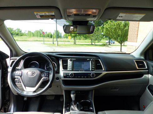 Used 2019 Toyota Highlander FWD V6 image 55