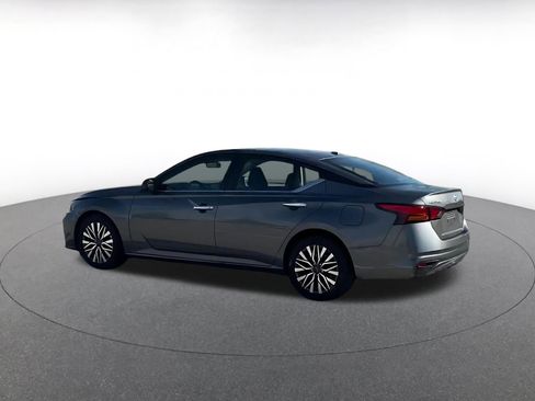 Used 2025 Nissan Altima 2.5 SV image 10