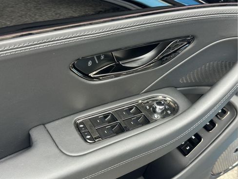 New 2026 Bentley Flying Spur V8 AWD/4WD image 19