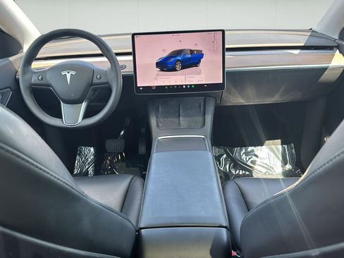 Used 2022 Tesla Model Y Long Range image 15