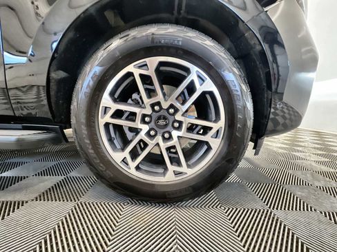 Used 2025 Ford Expedition Active AWD/4WD image 19