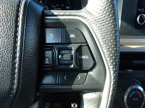 Used 2025 Toyota Tacoma TRD Sport AWD/4WD image 26