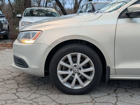 Used 2011 Volkswagen Jetta SE image 2