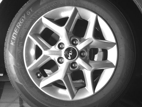 Used 2025 Kia Soul LX w/ LX Technology Package FWD image 13