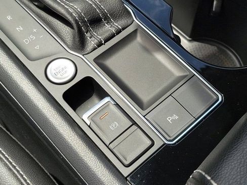 Used 2022 Volkswagen Atlas SE image 32