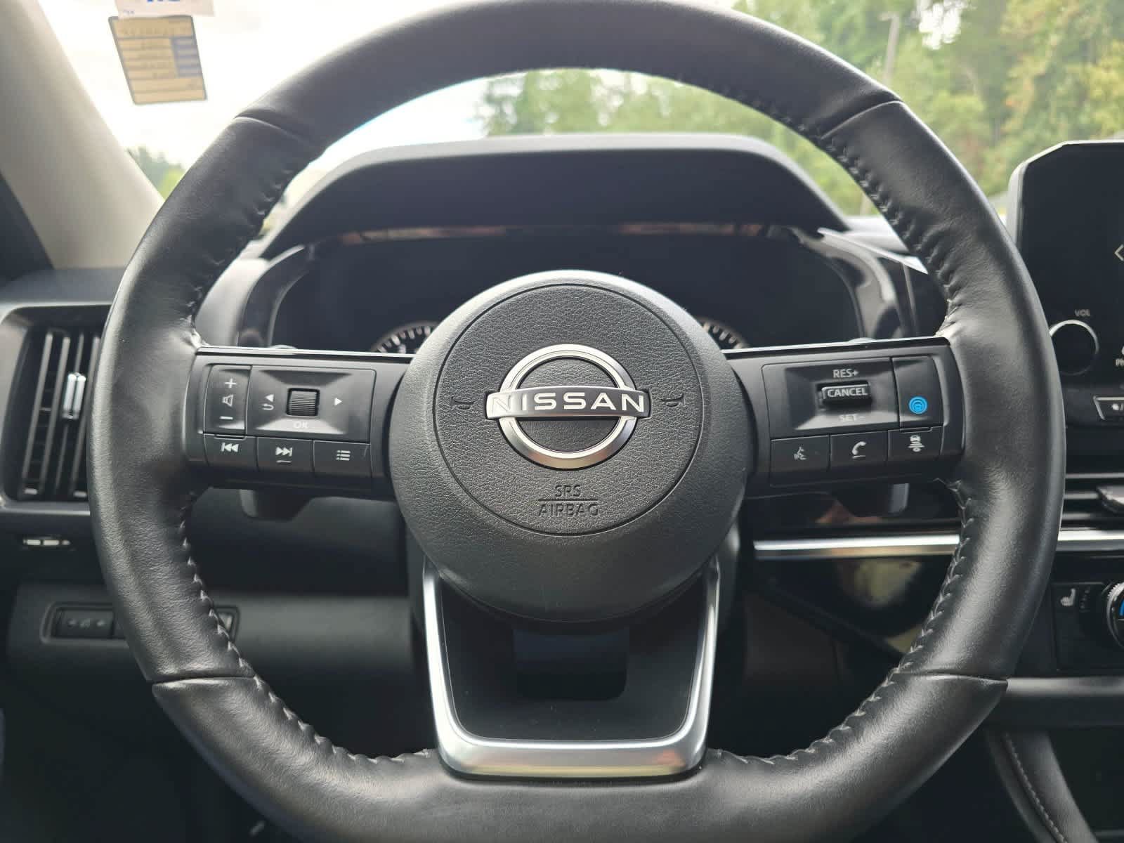 Used 2023 Nissan Pathfinder SL AWD/4WD image 9
