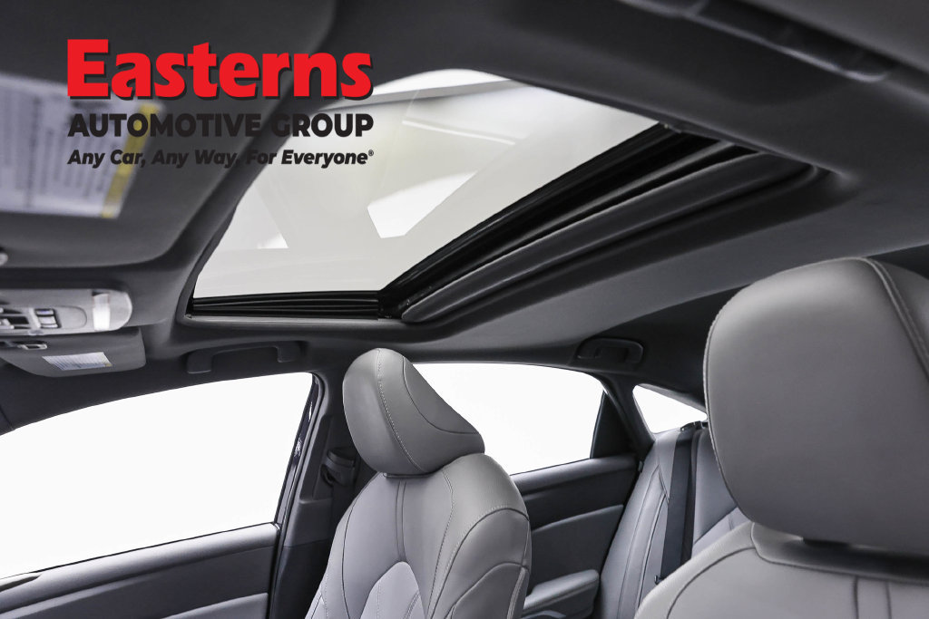 Used 2022 Toyota Avalon XLE w/ Moonroof Package FWD image 36
