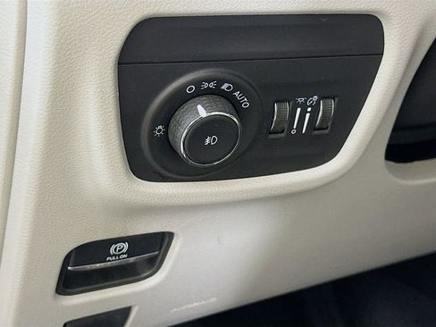 Used 2023 Jeep Grand Cherokee L Overland w/ Luxury Tech Group IV AWD/4WD image 20