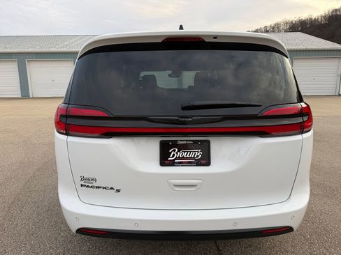 Used 2023 Chrysler Pacifica Touring-L w/ S Appearance Package image 7