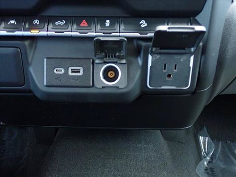 Used 2022 Chevrolet Silverado 1500 Custom Trail Boss AWD/4WD image 19
