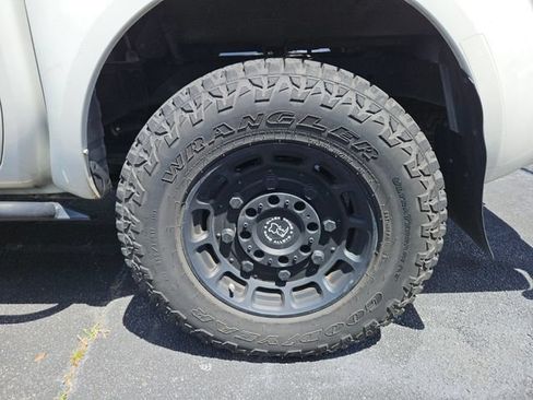 Used 2016 Nissan Frontier PRO-4X AWD/4WD image 10
