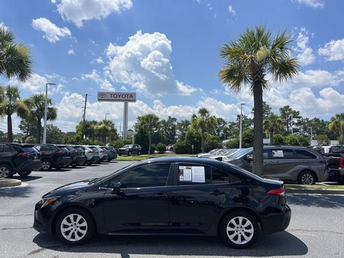 Used 2024 Toyota Corolla LE FWD image 7
