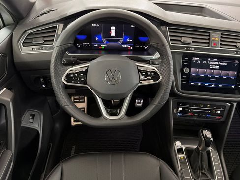Used 2024 Volkswagen Tiguan SE R-Line image 14