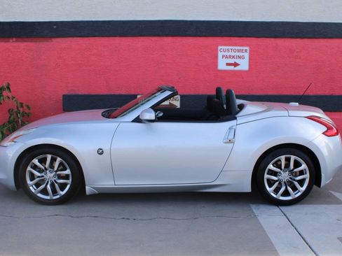 Used 2012 Nissan 370Z Roadster image 2
