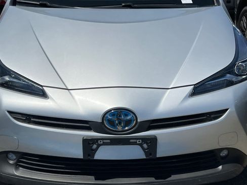 Used 2021 Toyota Prius LE AWD/4WD image 9