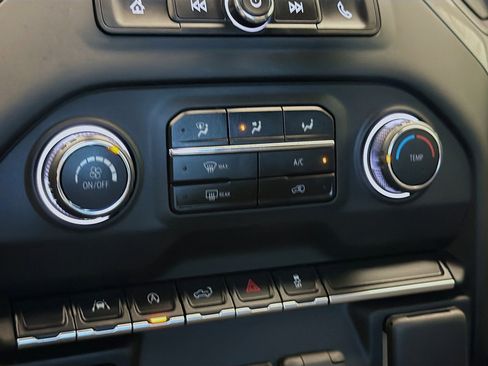 Used 2025 Chevrolet Silverado 1500 Custom image 10