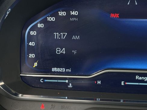 Used 2024 Chevrolet Suburban LT RWD image 15