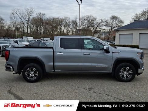 Certified 2025 GMC Sierra 1500 SLT image 9