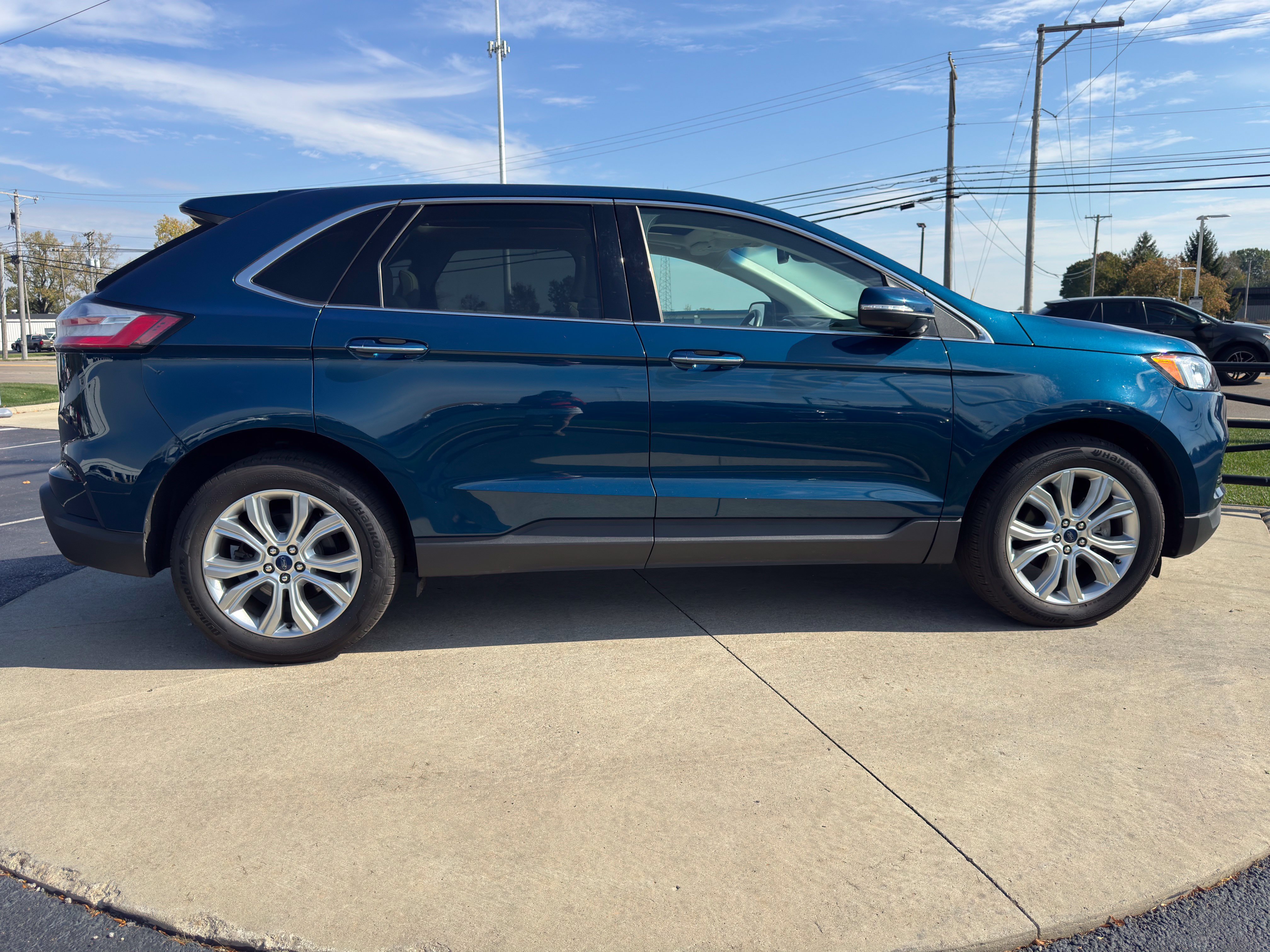 Used 2020 Ford Edge Titanium FWD image 8