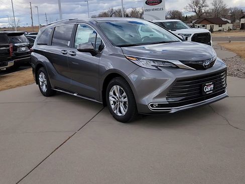 New 2026 Toyota Sienna Limited image 4