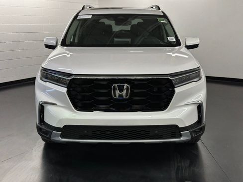 New 2025 Honda Pilot Touring image 6