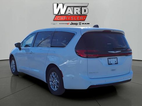 New 2025 Chrysler Pacifica Select FWD image 2