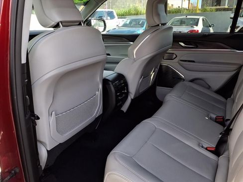 Used 2022 Jeep Grand Cherokee Overland w/ Advanced Protech Group III image 17