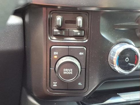 Used 2025 Ford F250 Lariat w/ Black Appearance Package AWD/4WD image 9