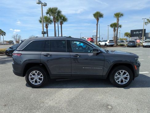 Used 2022 Jeep Grand Cherokee Limited image 3