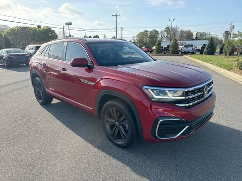 Used 2022 Volkswagen Atlas Cross Sport SEL R-Line image 2