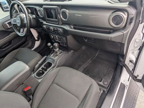 Used 2021 Jeep Wrangler Unlimited Sahara w/ Dual Top Group AWD/4WD image 21