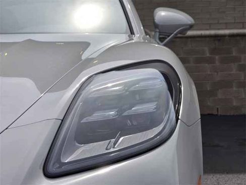 New 2025 Porsche Panamera 4 image 36