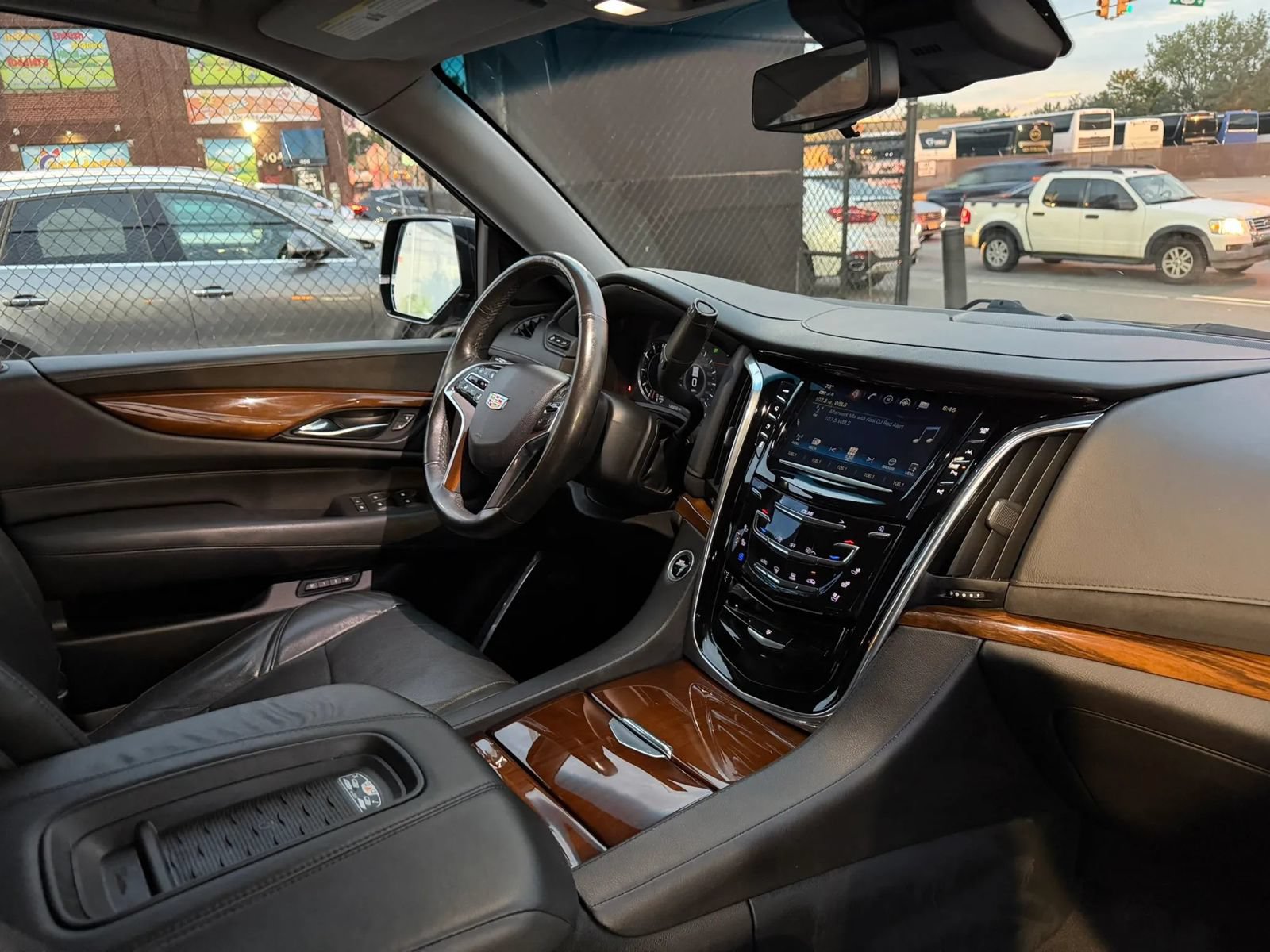 Used 2017 Cadillac Escalade Premium Luxury AWD/4WD image 17