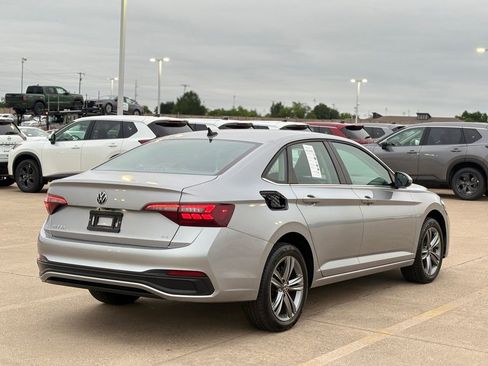 Used 2024 Volkswagen Jetta SE FWD image 7