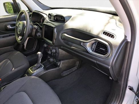 Used 2023 Jeep Renegade Latitude image 20