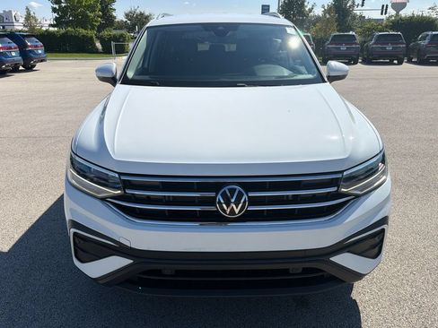 Used 2024 Volkswagen Tiguan SE AWD/4WD image 2