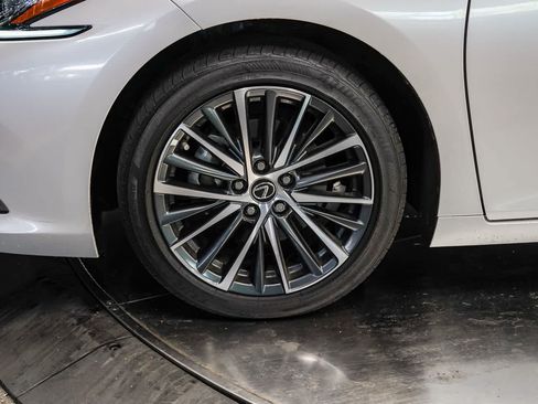 Used 2024 Lexus ES 250 w/ Premium Package AWD/4WD image 9
