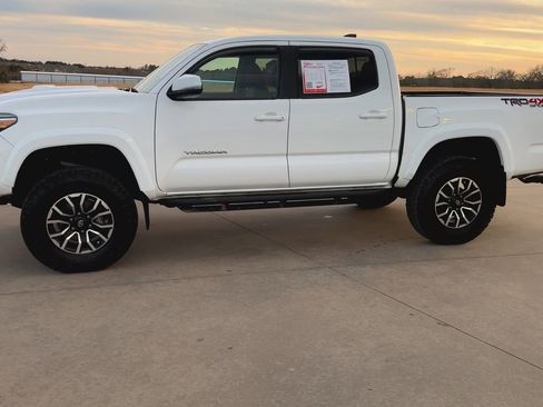 Used 2022 Toyota Tacoma TRD Sport image 6