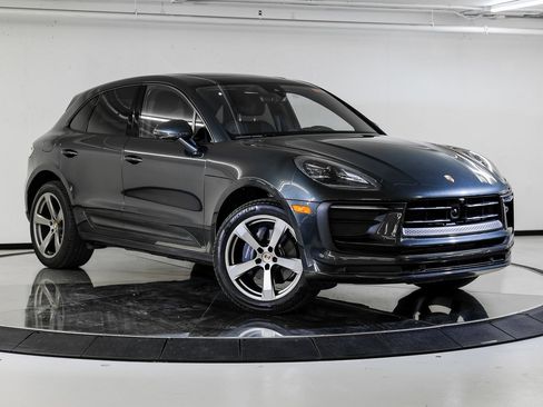 Certified 2025 Porsche Macan image 9