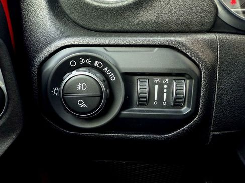 Used 2021 Jeep Gladiator Overland image 14