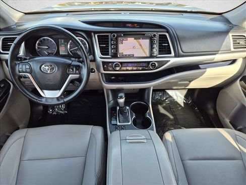 Used 2015 Toyota Highlander XLE FWD image 18