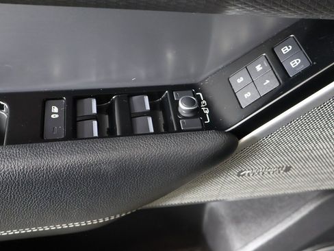 Used 2021 Land Rover Range Rover Velar R-Dynamic S image 35