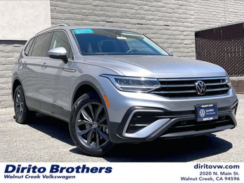 Certified 2023 Volkswagen Tiguan SE w/ Panoramic Sunroof Package FWD image 1