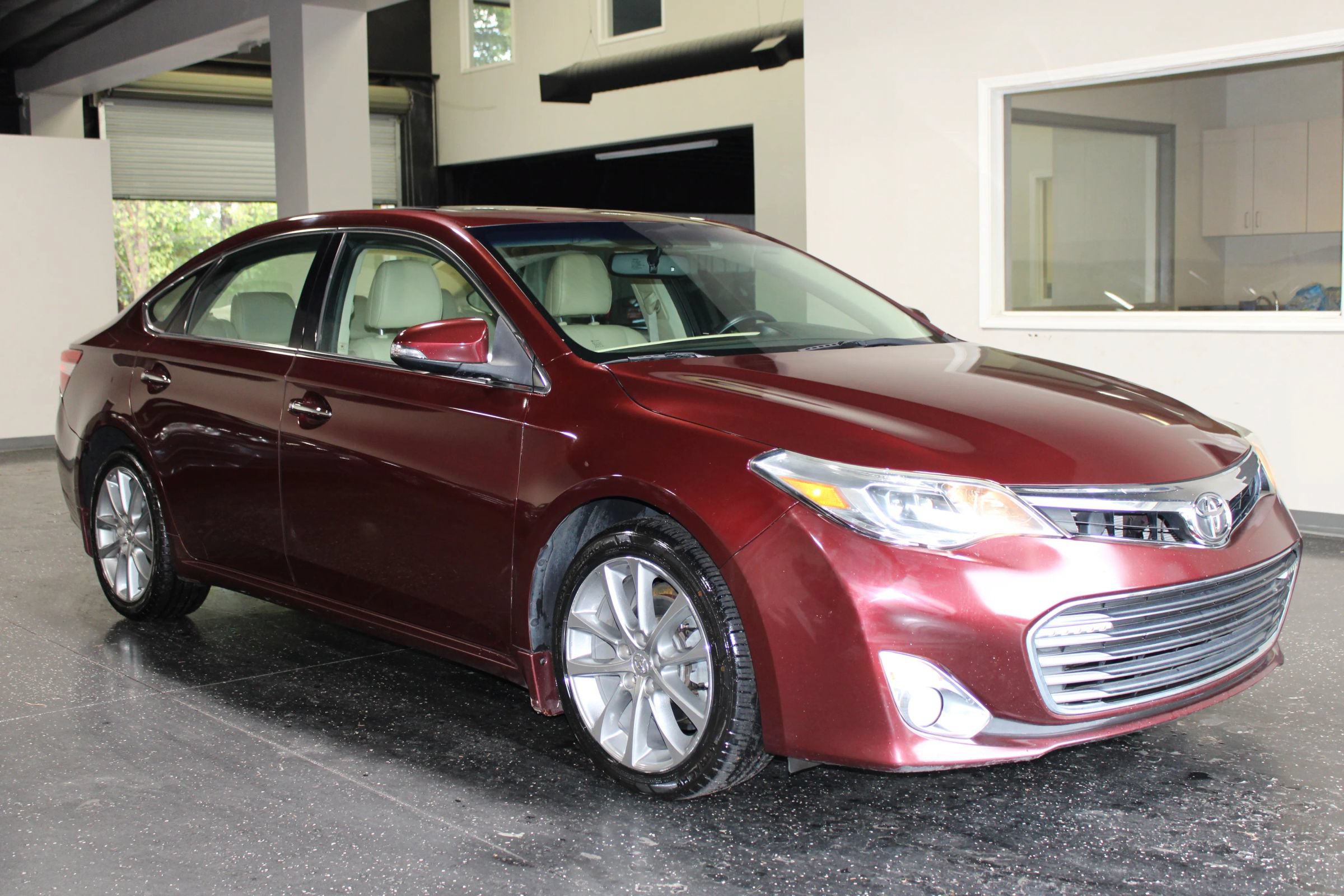 Used 2014 Toyota Avalon XLE Touring FWD image 2