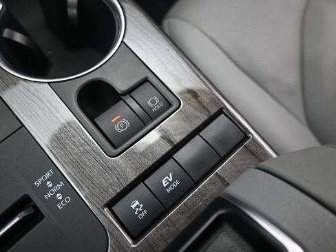 Used 2021 Toyota Highlander Limited image 38