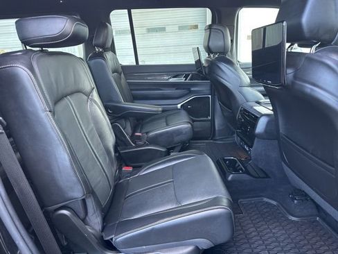 Used 2022 Jeep Wagoneer Series III w/ Premium Group I image 12