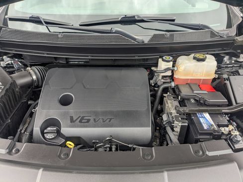 Used 2022 Chevrolet Traverse LS FWD image 30
