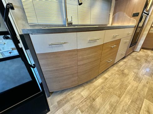 Used 2017 Mercedes-Benz Sprinter 3500 image 38