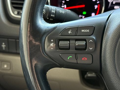 Used 2018 Kia Sedona LX w/ LX Essentials Premium Package FWD image 26