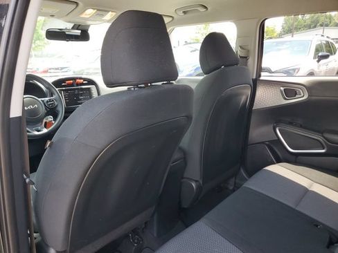 Used 2023 Kia Soul LX w/ LX Technology Package FWD image 11